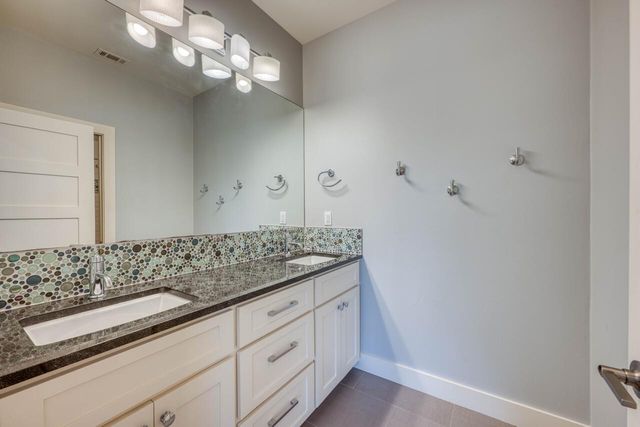 1704 Bluebonnet LN, Kingsland, TX 78639