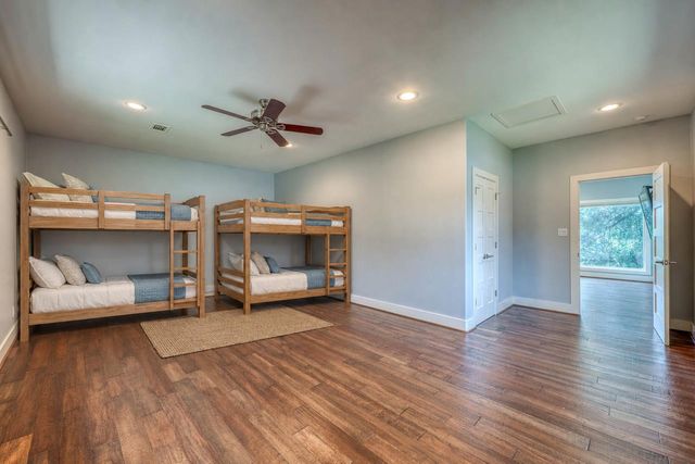1704 Bluebonnet LN, Kingsland, TX 78639