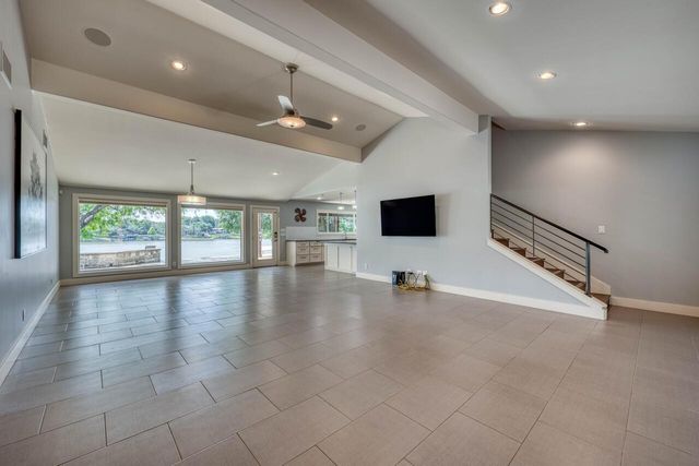 1704 Bluebonnet LN, Kingsland, TX 78639