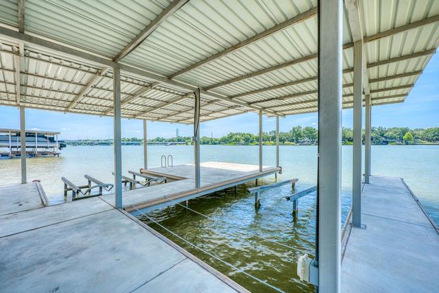 1704 Bluebonnet LN, Kingsland, TX 78639