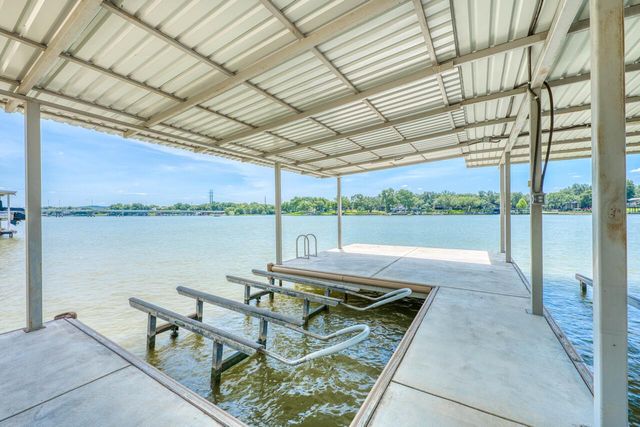1704 Bluebonnet LN, Kingsland, TX 78639