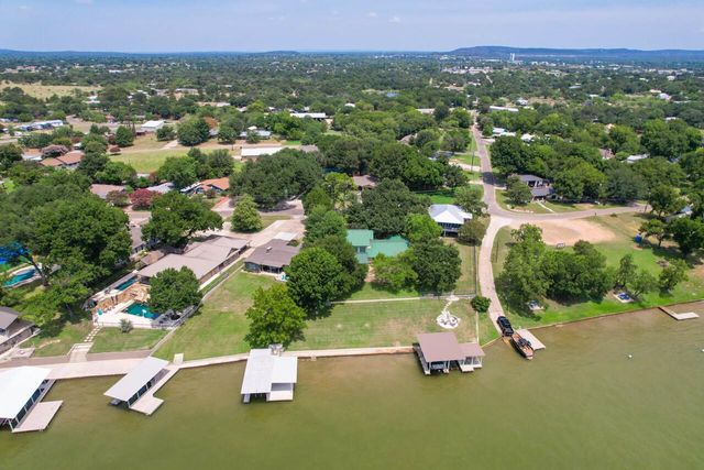 1704 Bluebonnet LN, Kingsland, TX 78639