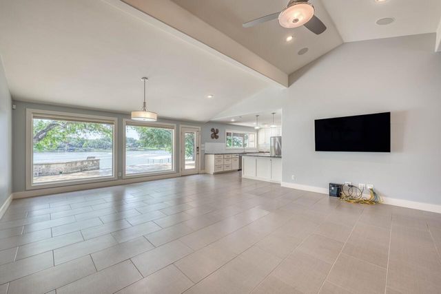 1704 Bluebonnet LN, Kingsland, TX 78639