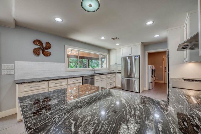 1704 Bluebonnet LN, Kingsland, TX 78639