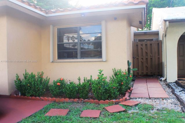17320 NW 66th Pl, Hialeah, FL 33015