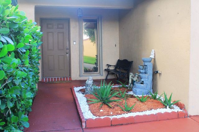 17320 NW 66th Pl, Hialeah, FL 33015