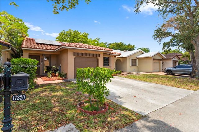 17320 NW 66th Pl, Hialeah, FL 33015
