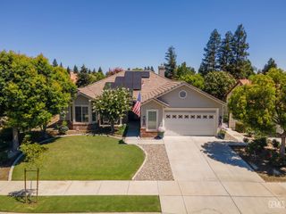 9906 Cinderella Avenue, Bakersfield, CA 93311