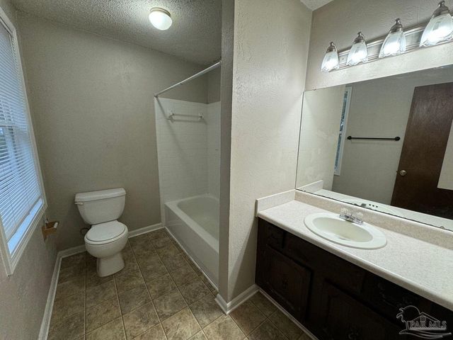 1017 Great Oaks Dr, Gulf Breeze, FL 32563