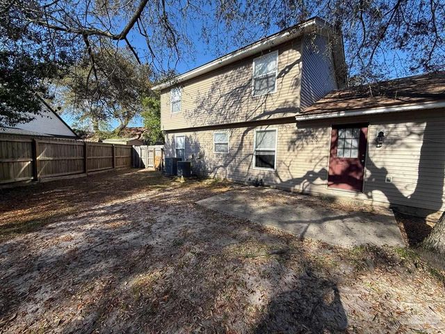 1017 Great Oaks Dr, Gulf Breeze, FL 32563