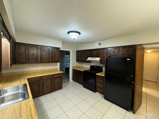 1017 Great Oaks Dr, Gulf Breeze, FL 32563