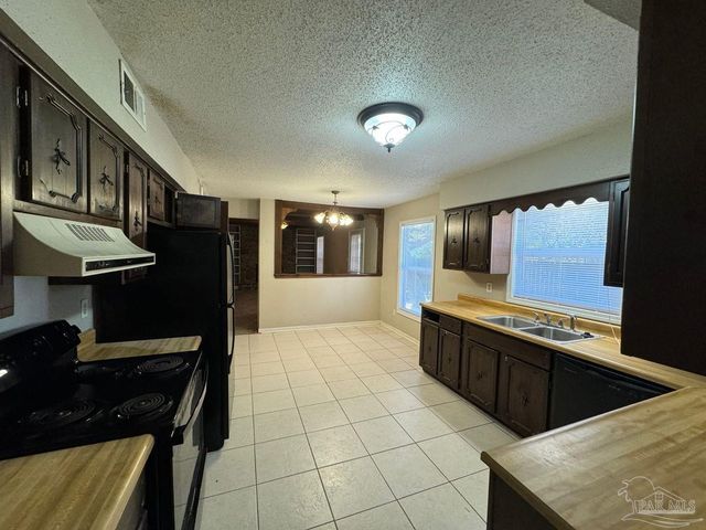 1017 Great Oaks Dr, Gulf Breeze, FL 32563