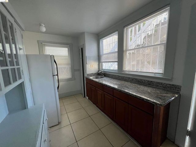 1727 ALCATRAZ AVE, Berkeley, CA 94703