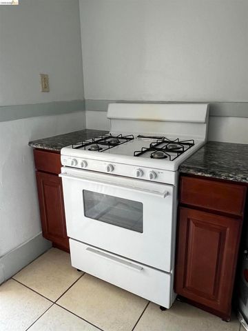 1727 ALCATRAZ AVE, Berkeley, CA 94703