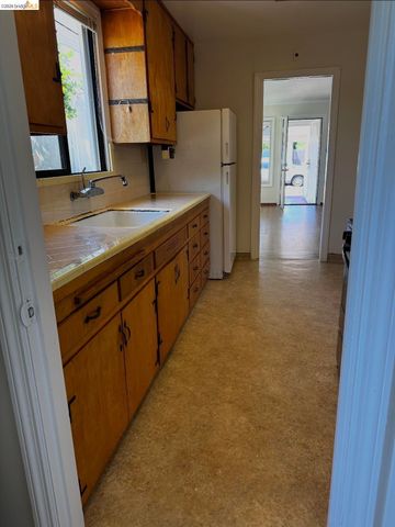 3212 Esmond Ave, Richmond, CA 94804