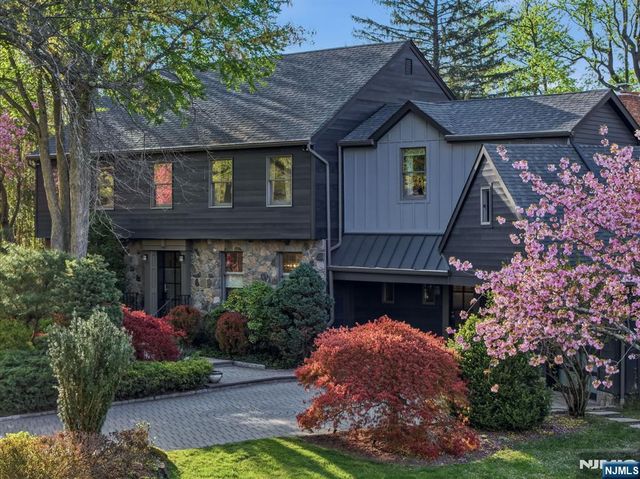 38 Trautwein Crescent, Closter, NJ 07624