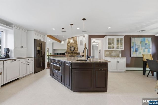 38 Trautwein Crescent, Closter, NJ 07624