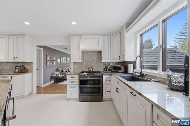 38 Trautwein Crescent, Closter, NJ 07624