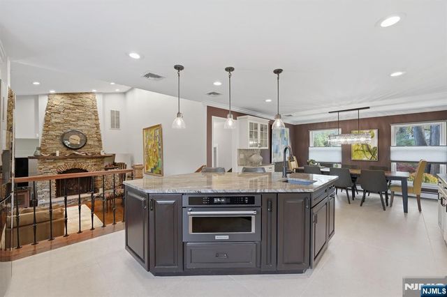 38 Trautwein Crescent, Closter, NJ 07624