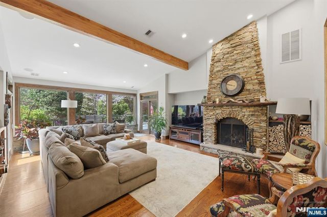 38 Trautwein Crescent, Closter, NJ 07624