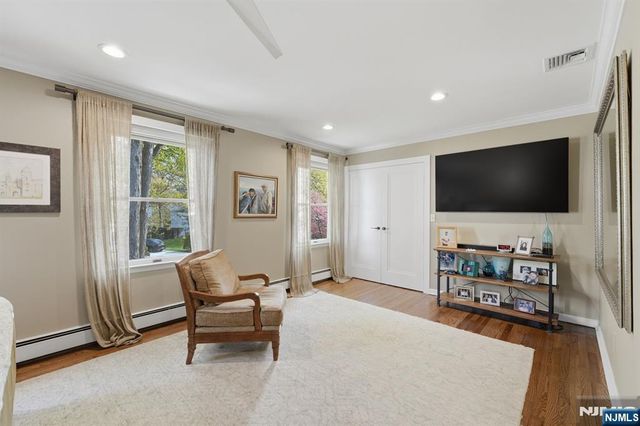 38 Trautwein Crescent, Closter, NJ 07624