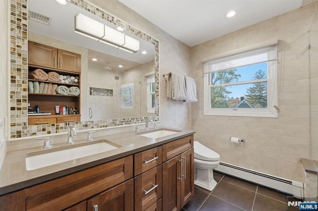 38 Trautwein Crescent, Closter, NJ 07624