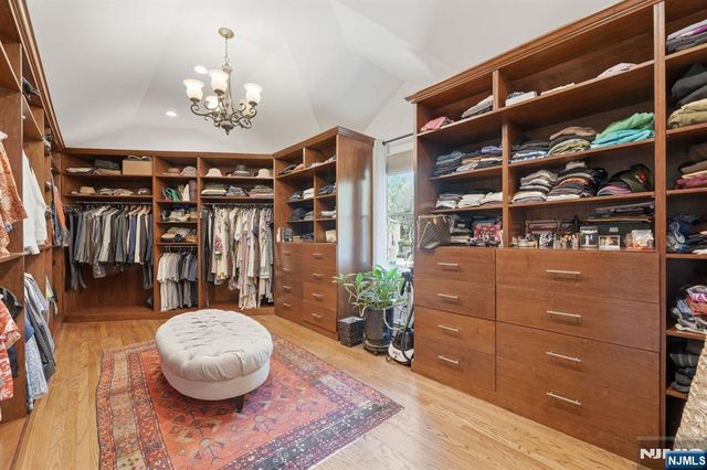 38 Trautwein Crescent, Closter, NJ 07624