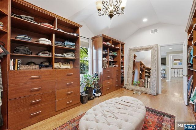 38 Trautwein Crescent, Closter, NJ 07624