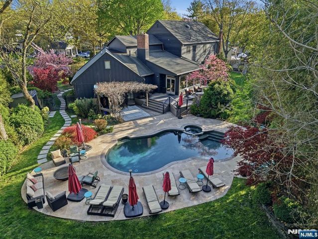 38 Trautwein Crescent, Closter, NJ 07624