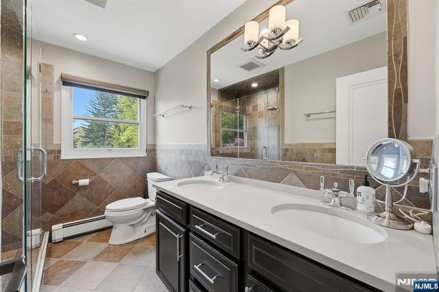 38 Trautwein Crescent, Closter, NJ 07624