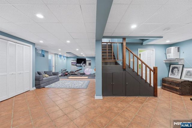 38 Trautwein Crescent, Closter, NJ 07624