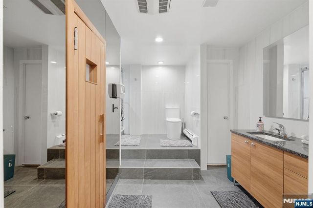 38 Trautwein Crescent, Closter, NJ 07624