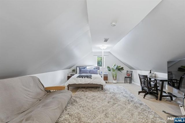 38 Trautwein Crescent, Closter, NJ 07624