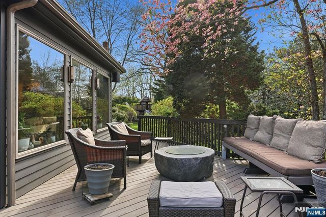 38 Trautwein Crescent, Closter, NJ 07624