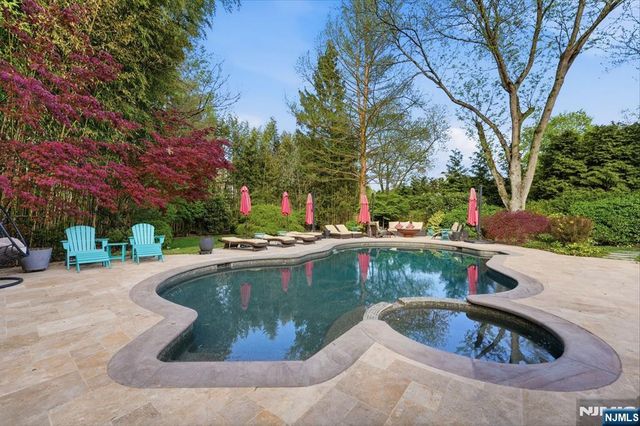 38 Trautwein Crescent, Closter, NJ 07624