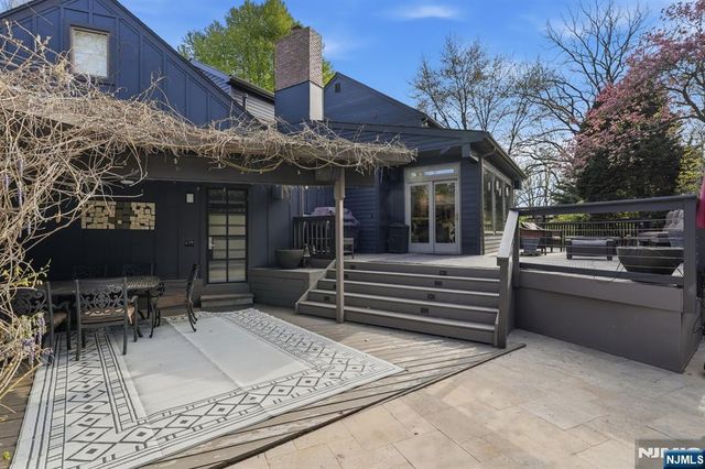 38 Trautwein Crescent, Closter, NJ 07624