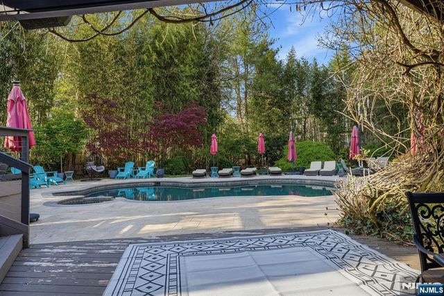 38 Trautwein Crescent, Closter, NJ 07624