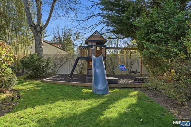 38 Trautwein Crescent, Closter, NJ 07624