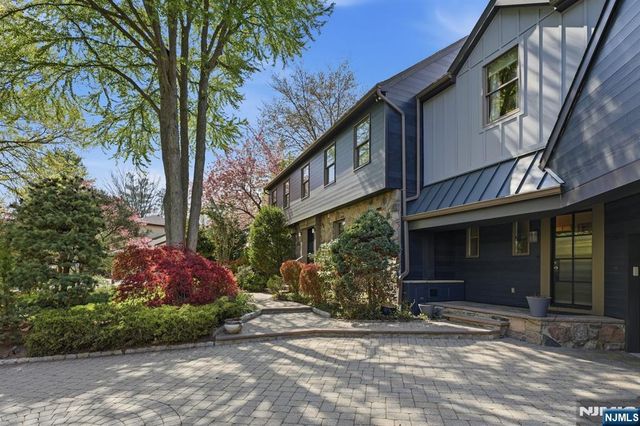 38 Trautwein Crescent, Closter, NJ 07624