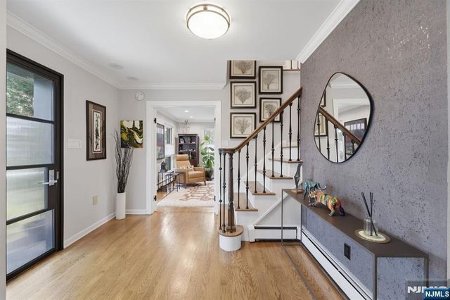 38 Trautwein Crescent, Closter, NJ 07624