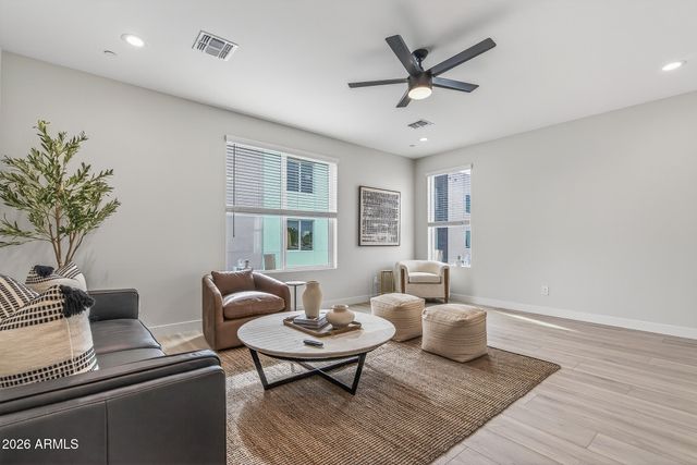 2601 E CLARENDON Avenue 2, Phoenix, AZ 85016