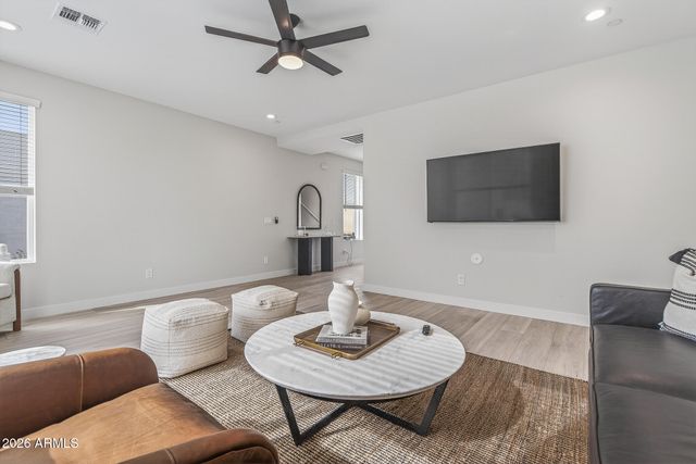 2601 E CLARENDON Avenue 2, Phoenix, AZ 85016