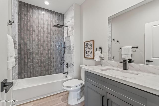 2601 E CLARENDON Avenue 2, Phoenix, AZ 85016