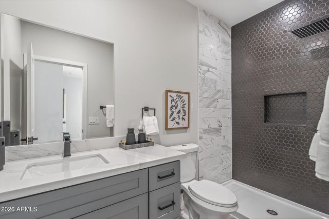 2601 E CLARENDON Avenue 2, Phoenix, AZ 85016