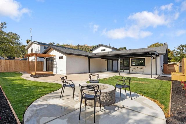 7413 Rowena, San Diego, CA 92119