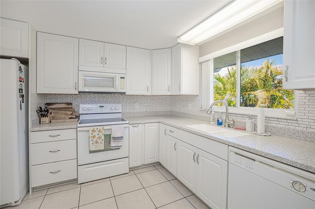 209 DEERFIELD AVENUE NE, Port Charlotte, FL 33952