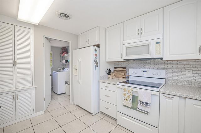 209 DEERFIELD AVENUE NE, Port Charlotte, FL 33952