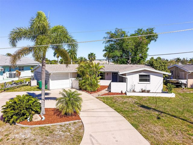 209 DEERFIELD AVENUE NE, Port Charlotte, FL 33952