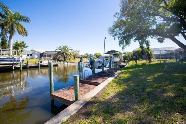 209 DEERFIELD AVENUE NE, Port Charlotte, FL 33952