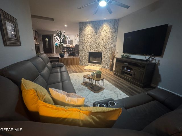 4621 Esparza Lane, El Paso, TX 79934